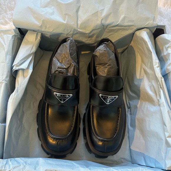 🖤🖤 Excellent condition- worn once! Prada Brushed leather Monolith loafers🖤🖤 - Picture 5 of 8